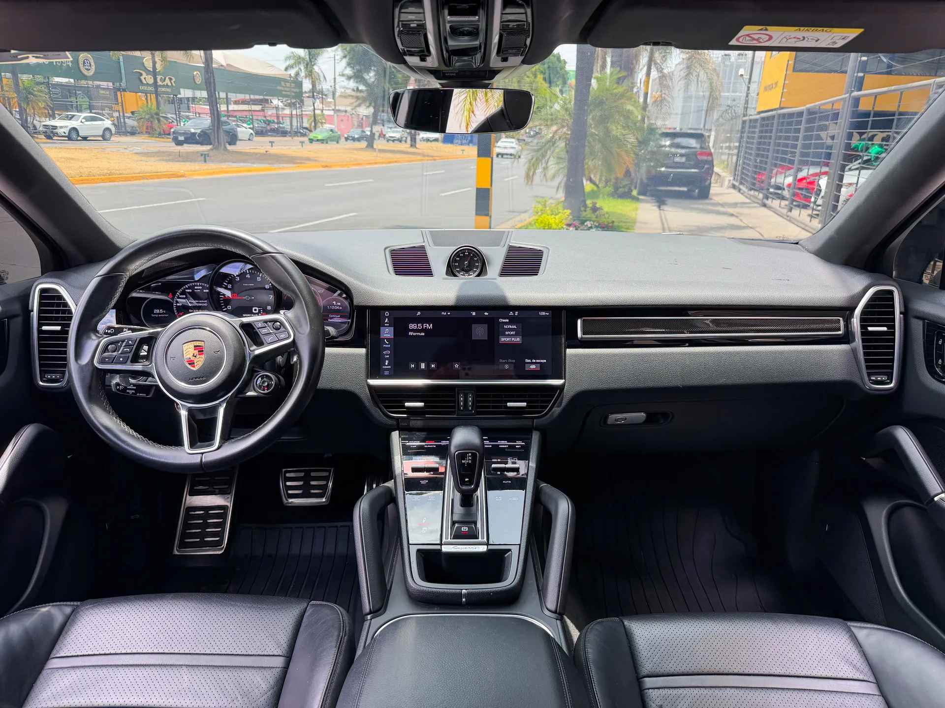 Car image 10