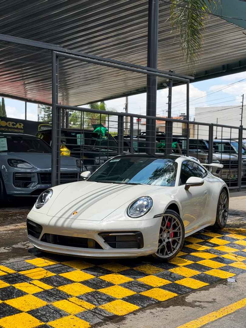 Car image 3