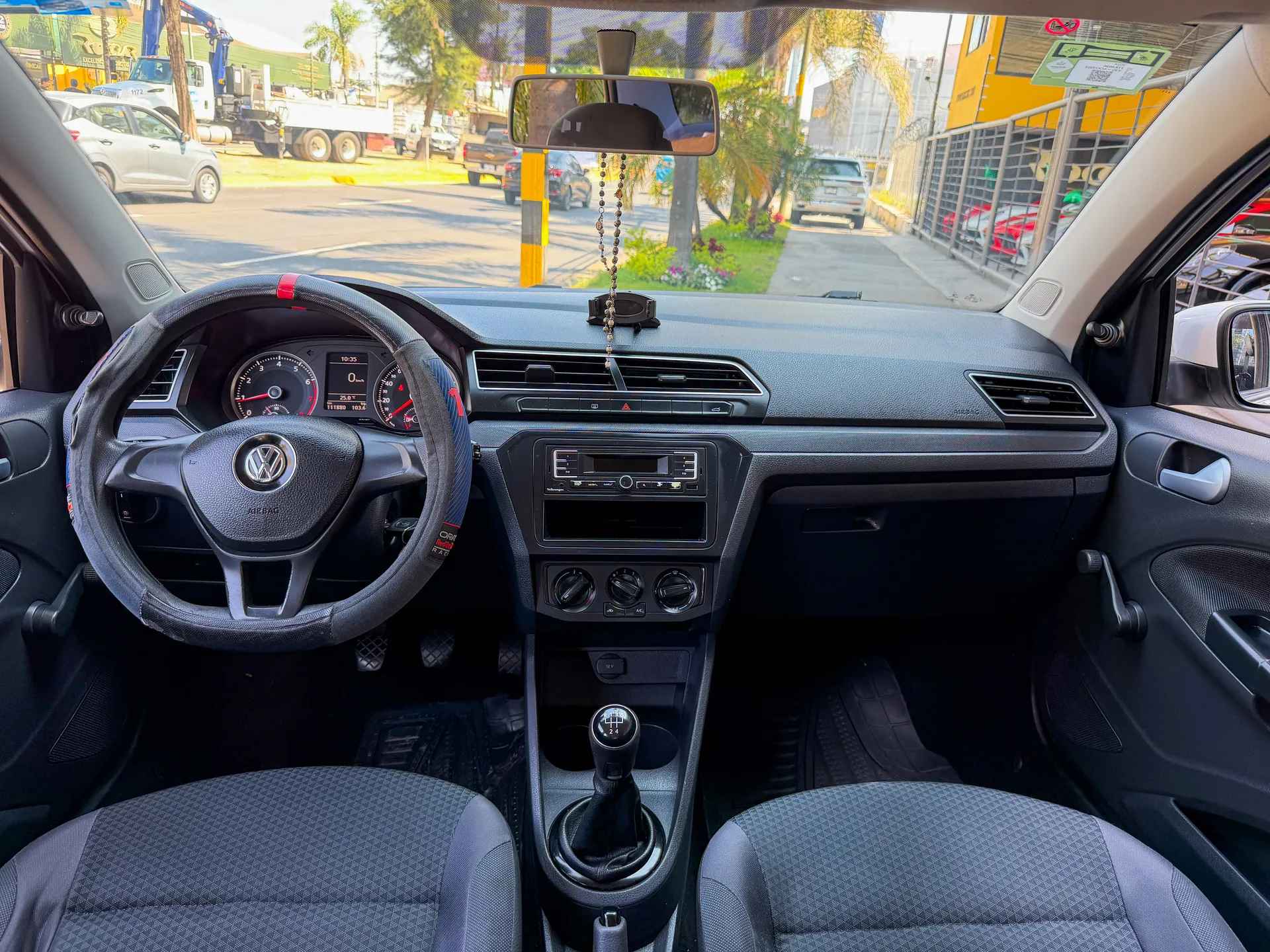 Car image 10