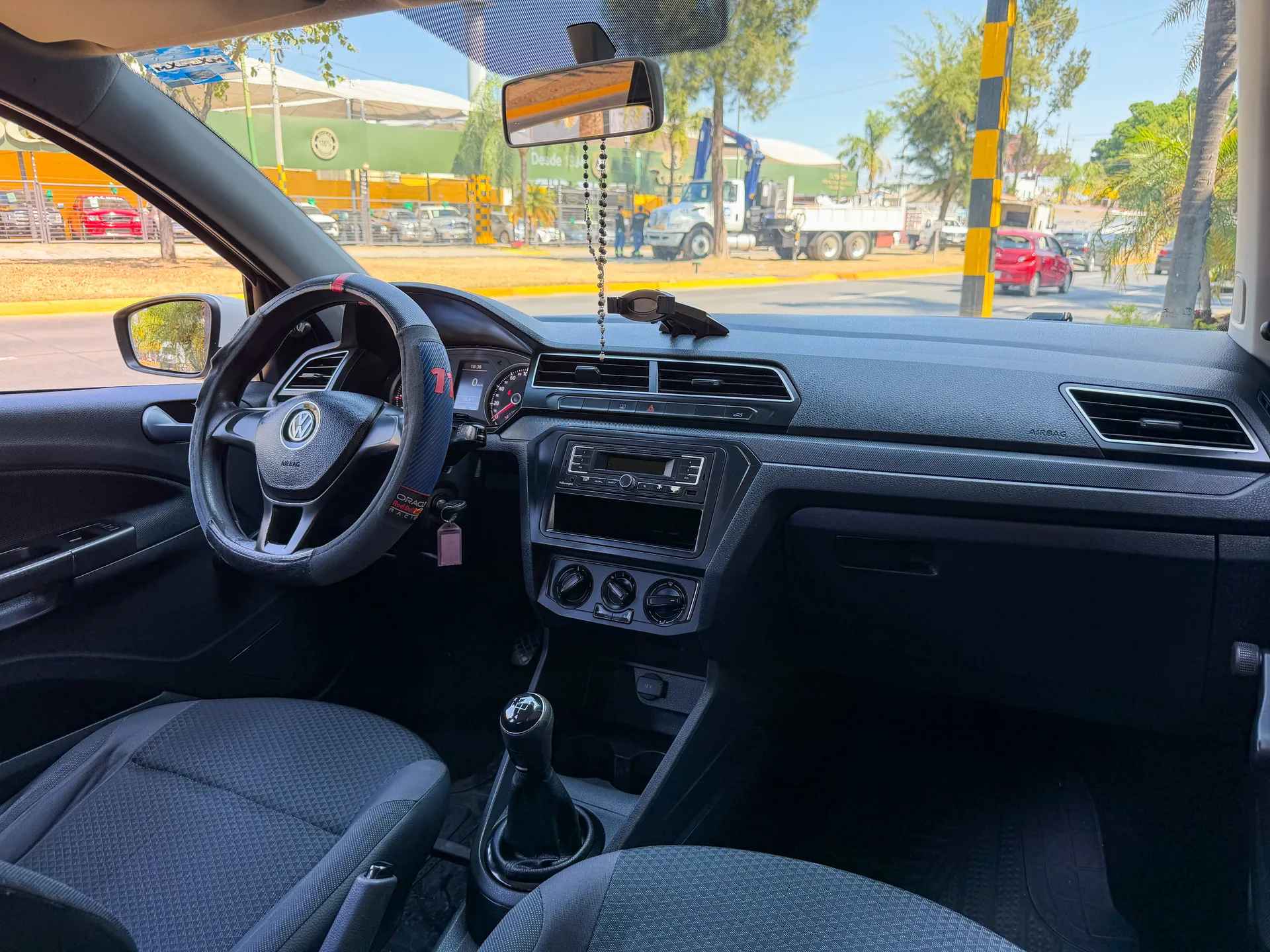 Car image 14