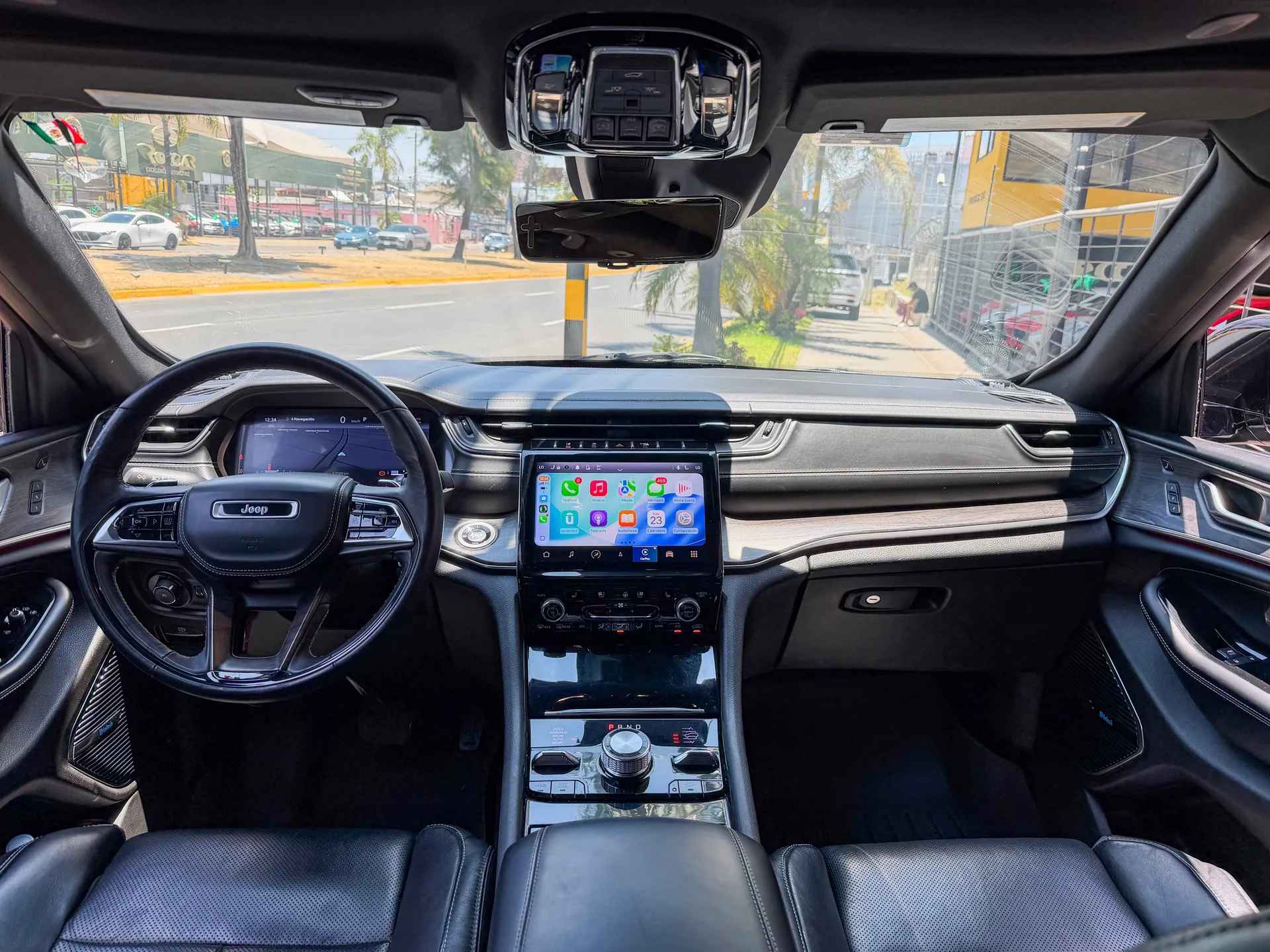 Car image 10