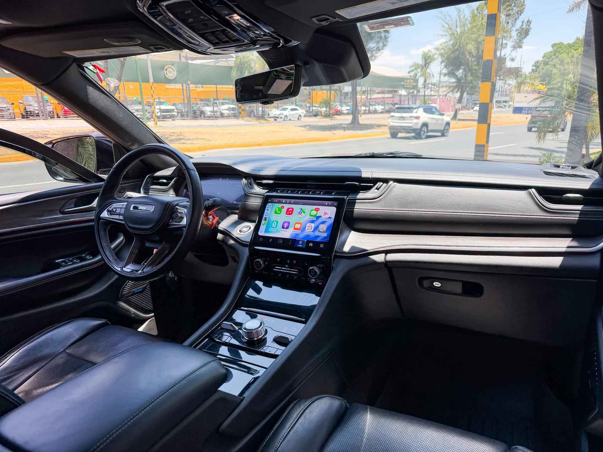 Car image 15