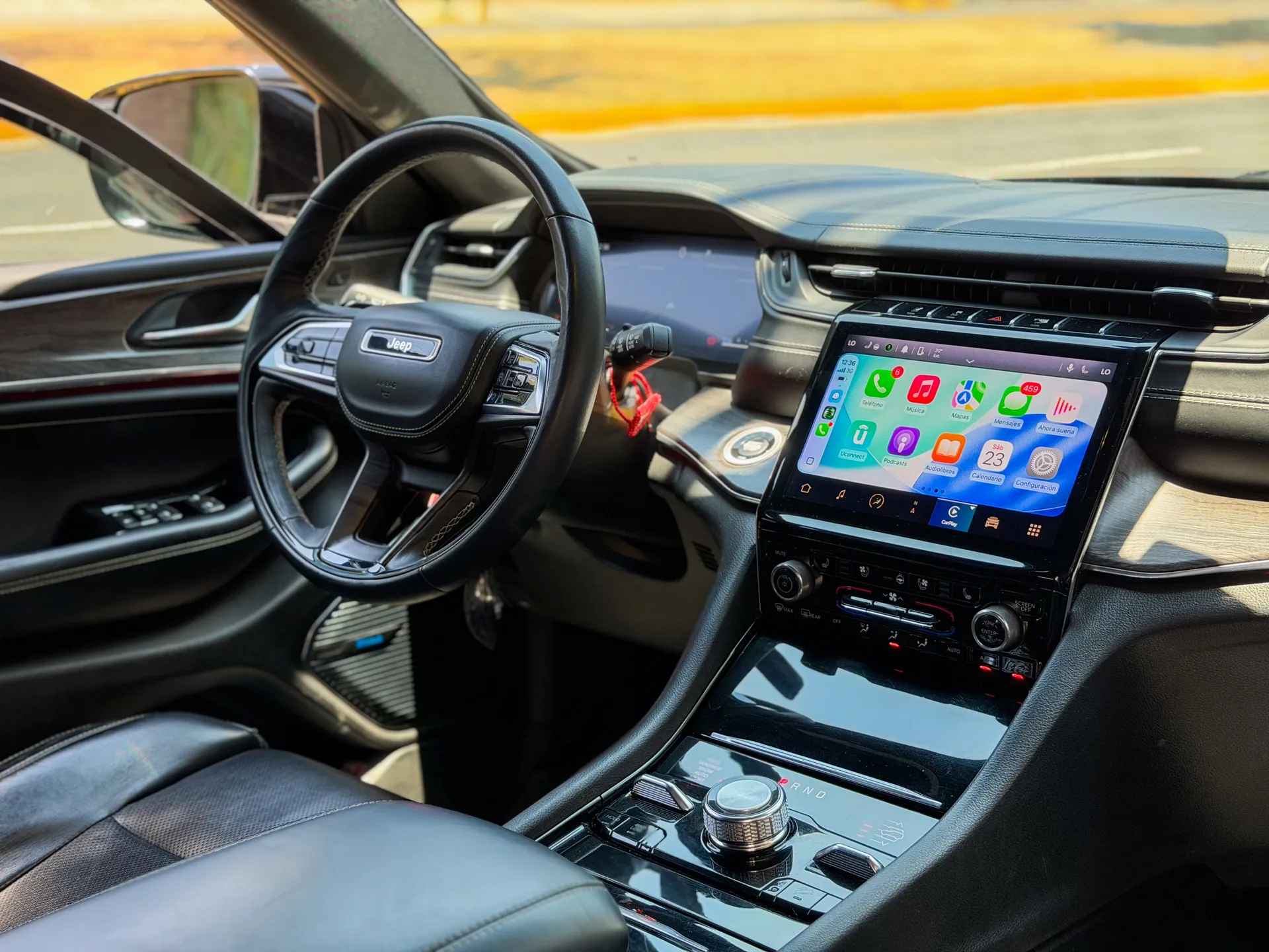 Car image 16