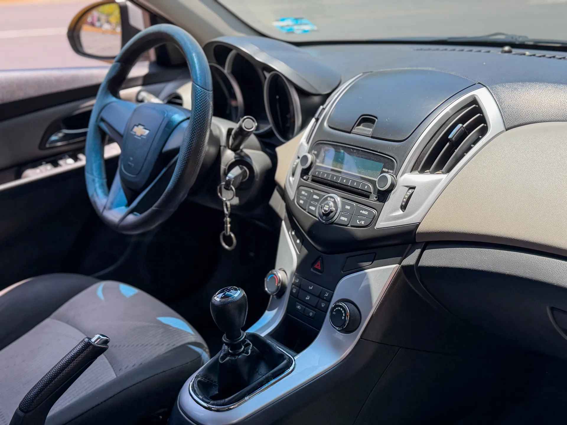 Car image 14