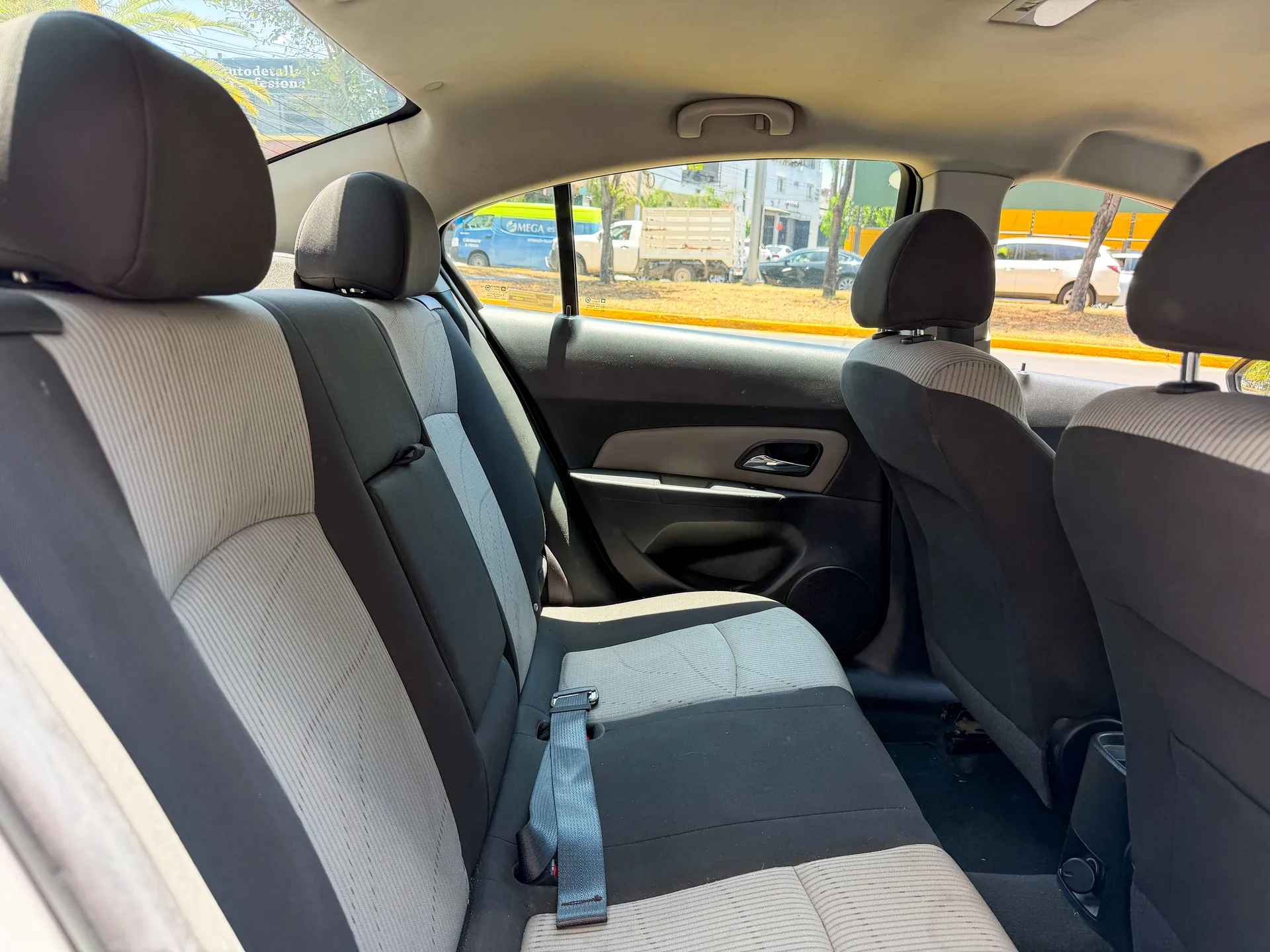 Car image 16