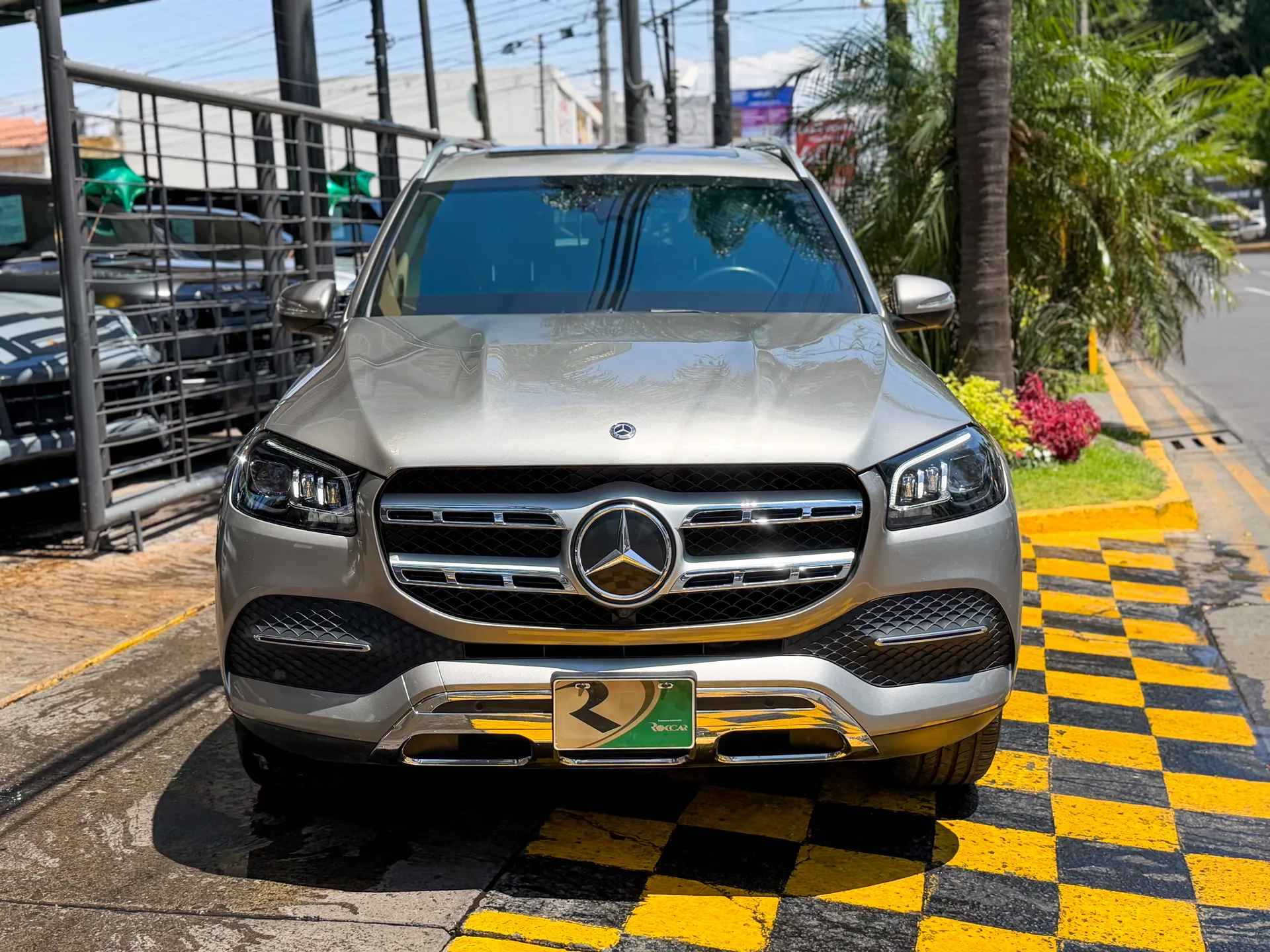 Car image 3