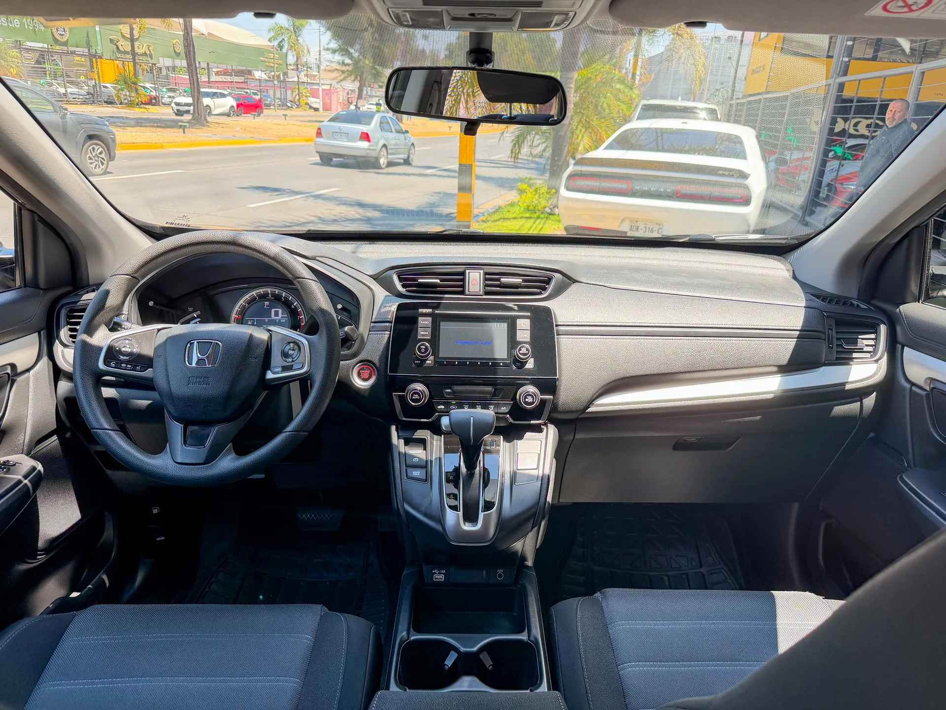 Car image 11