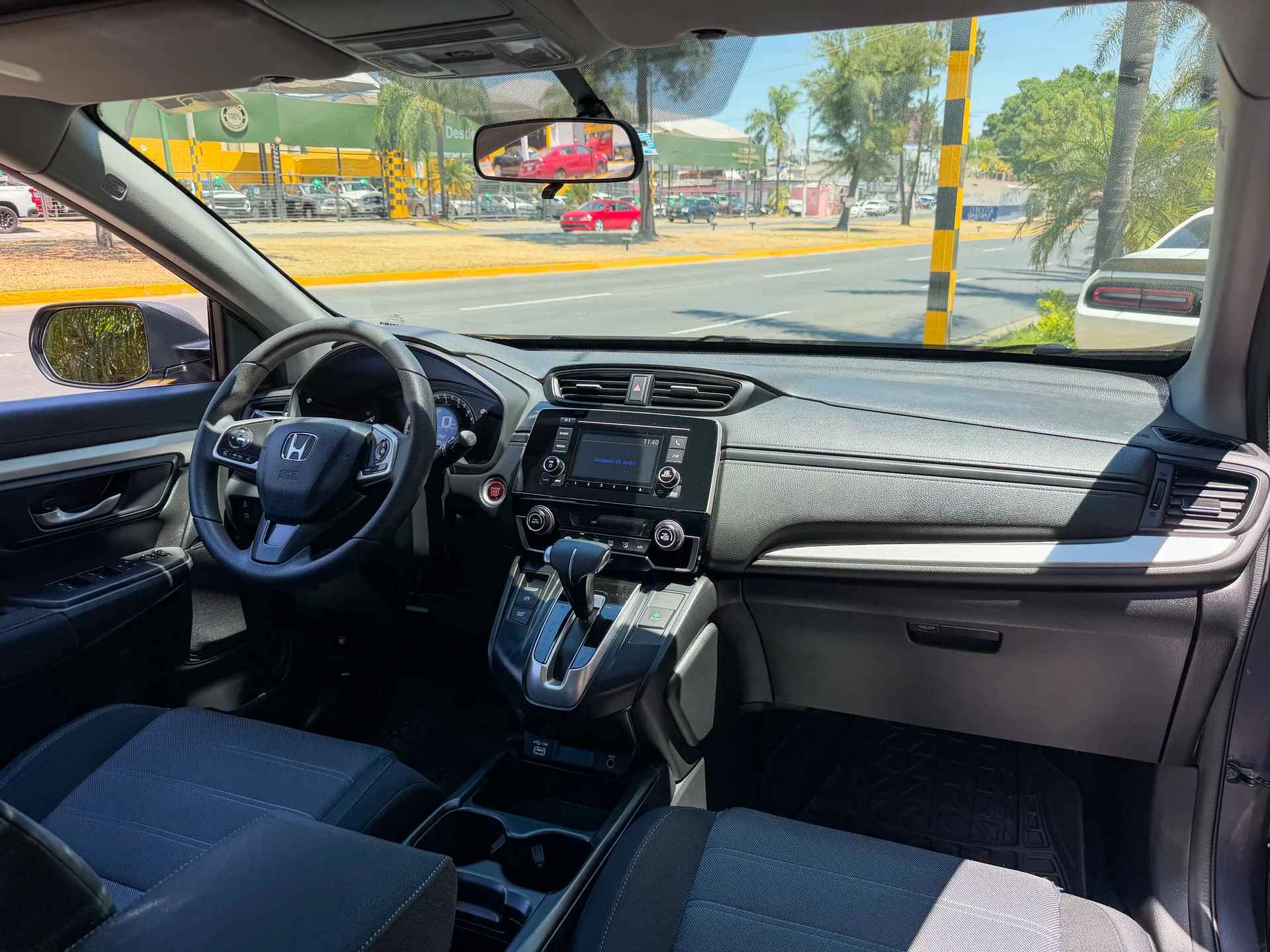 Car image 14