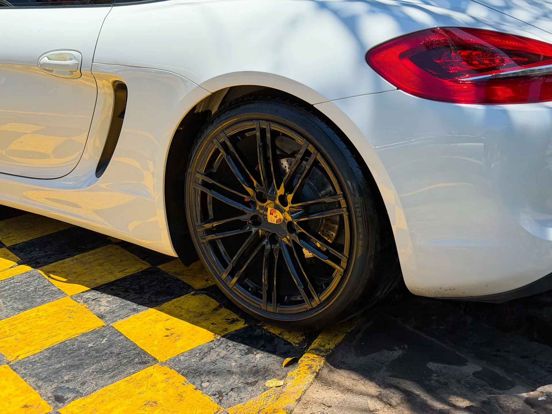 Car image 10