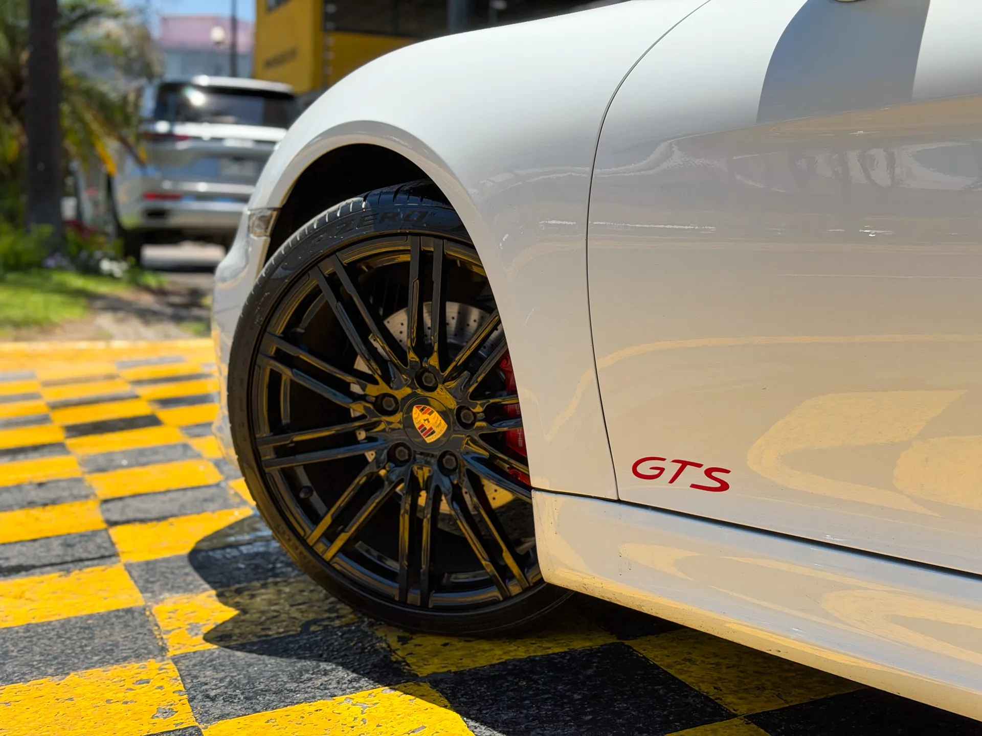 Car image 9