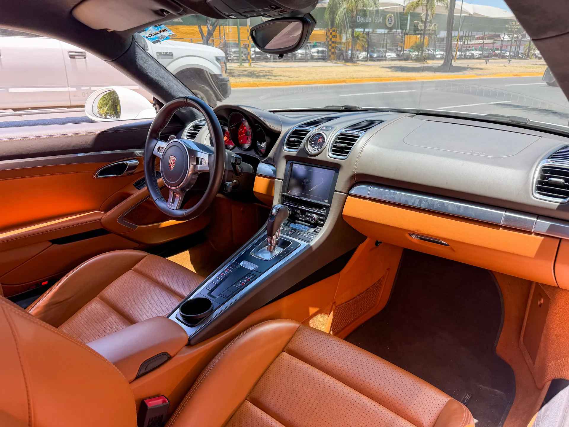 Car image 13