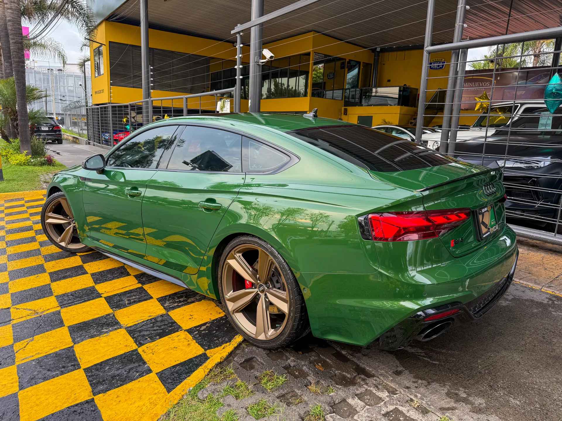 Car image 7