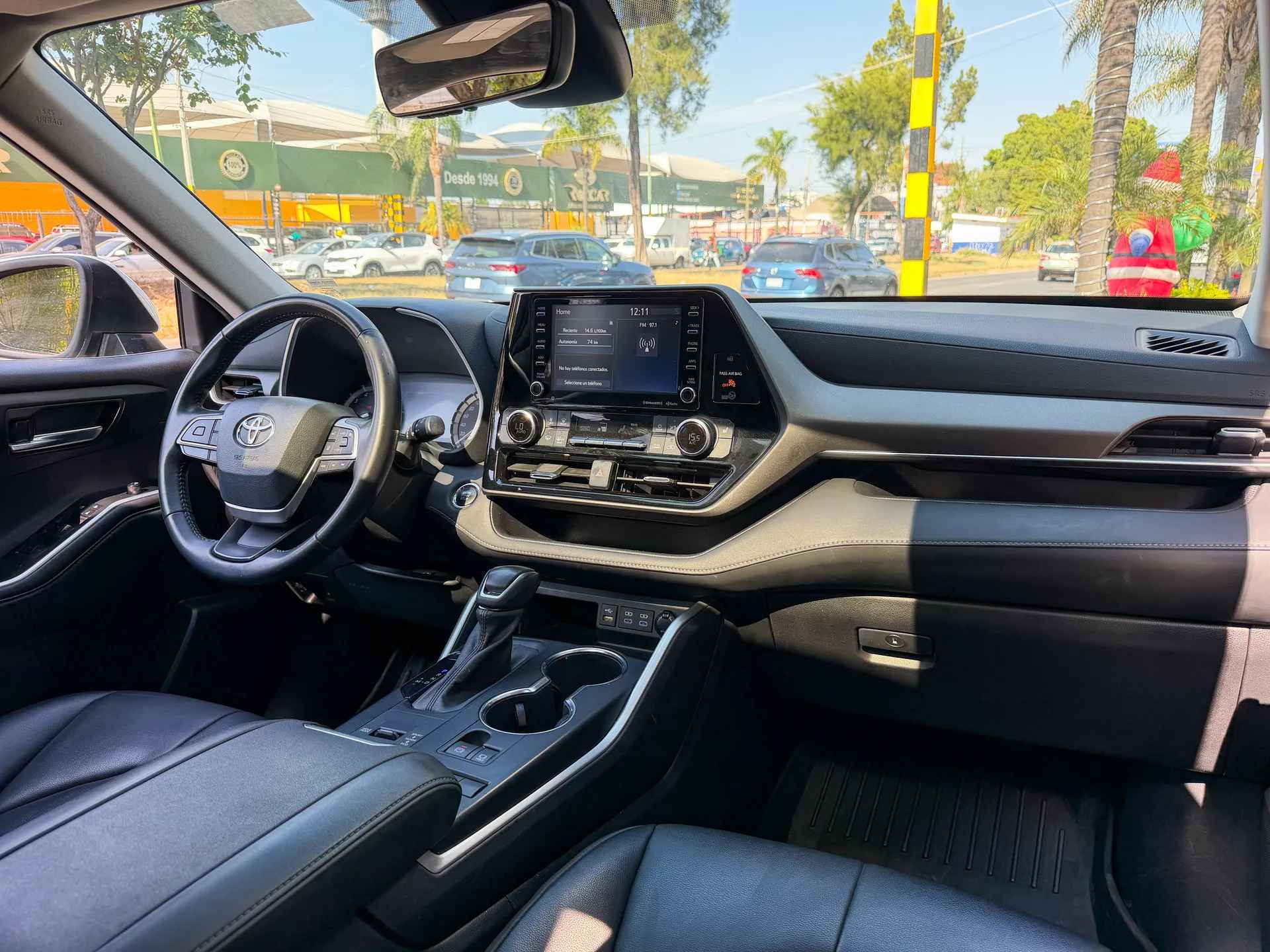 Car image 14