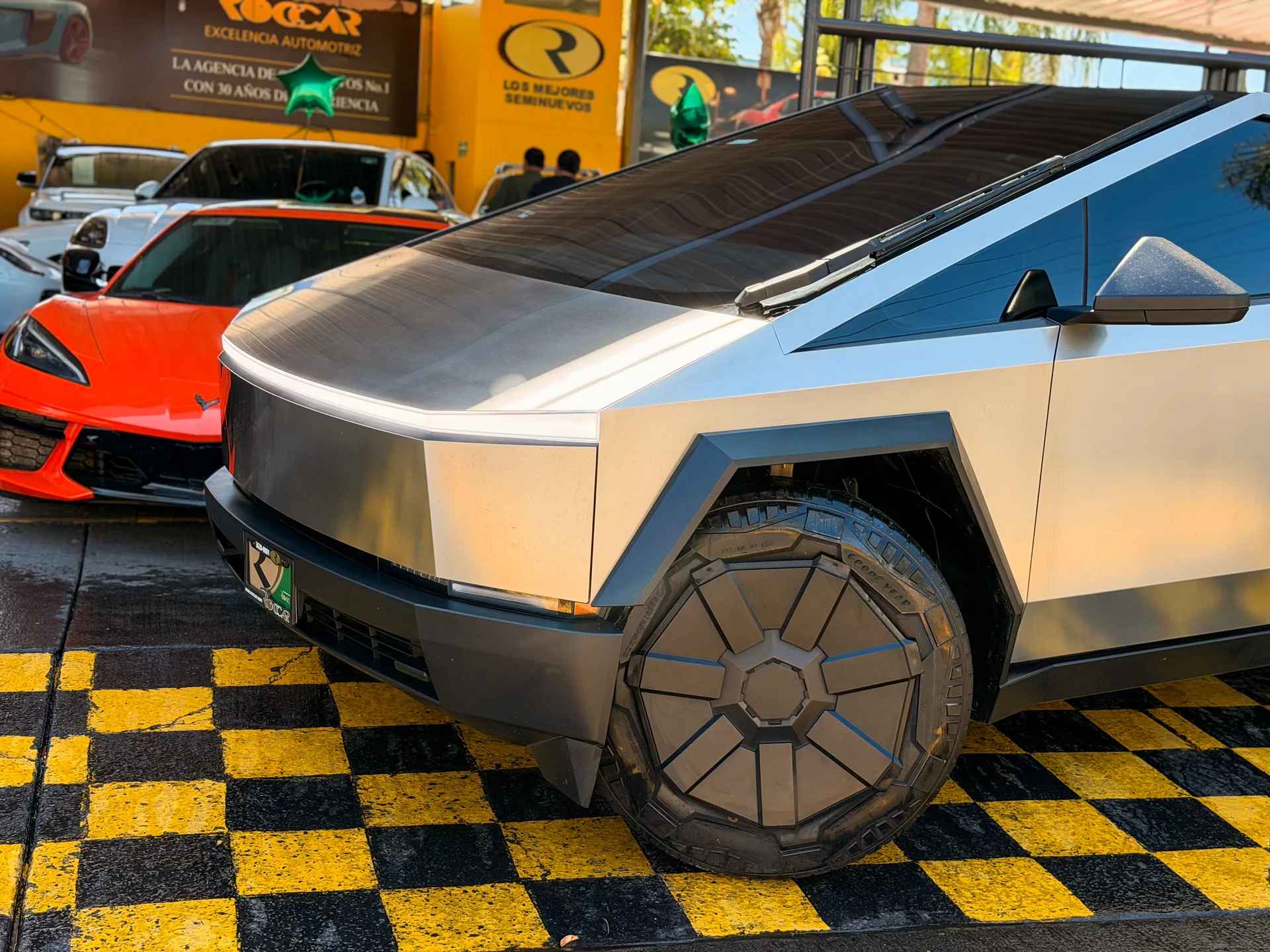 Car image 3