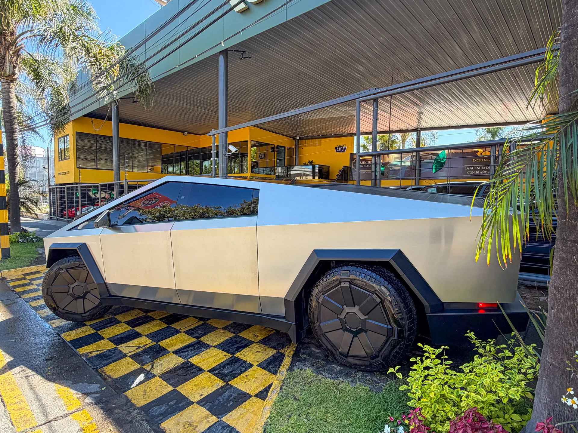 Car image 7
