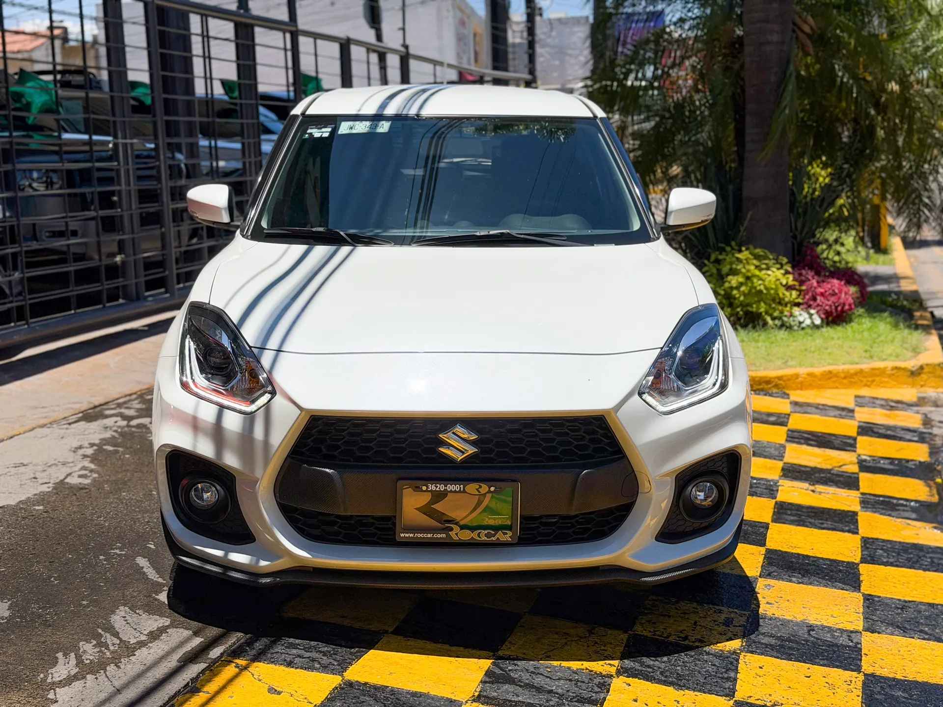 Car image 3