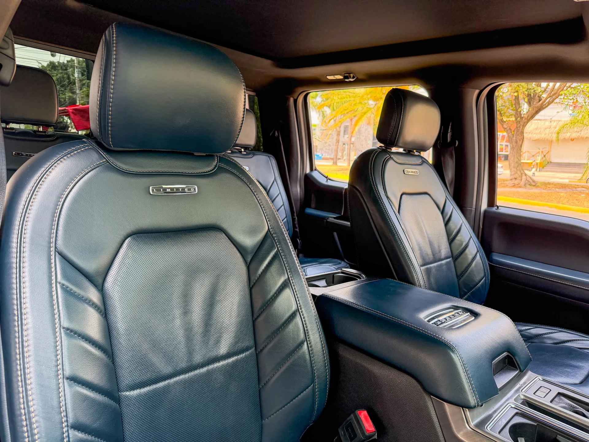 Car image 16