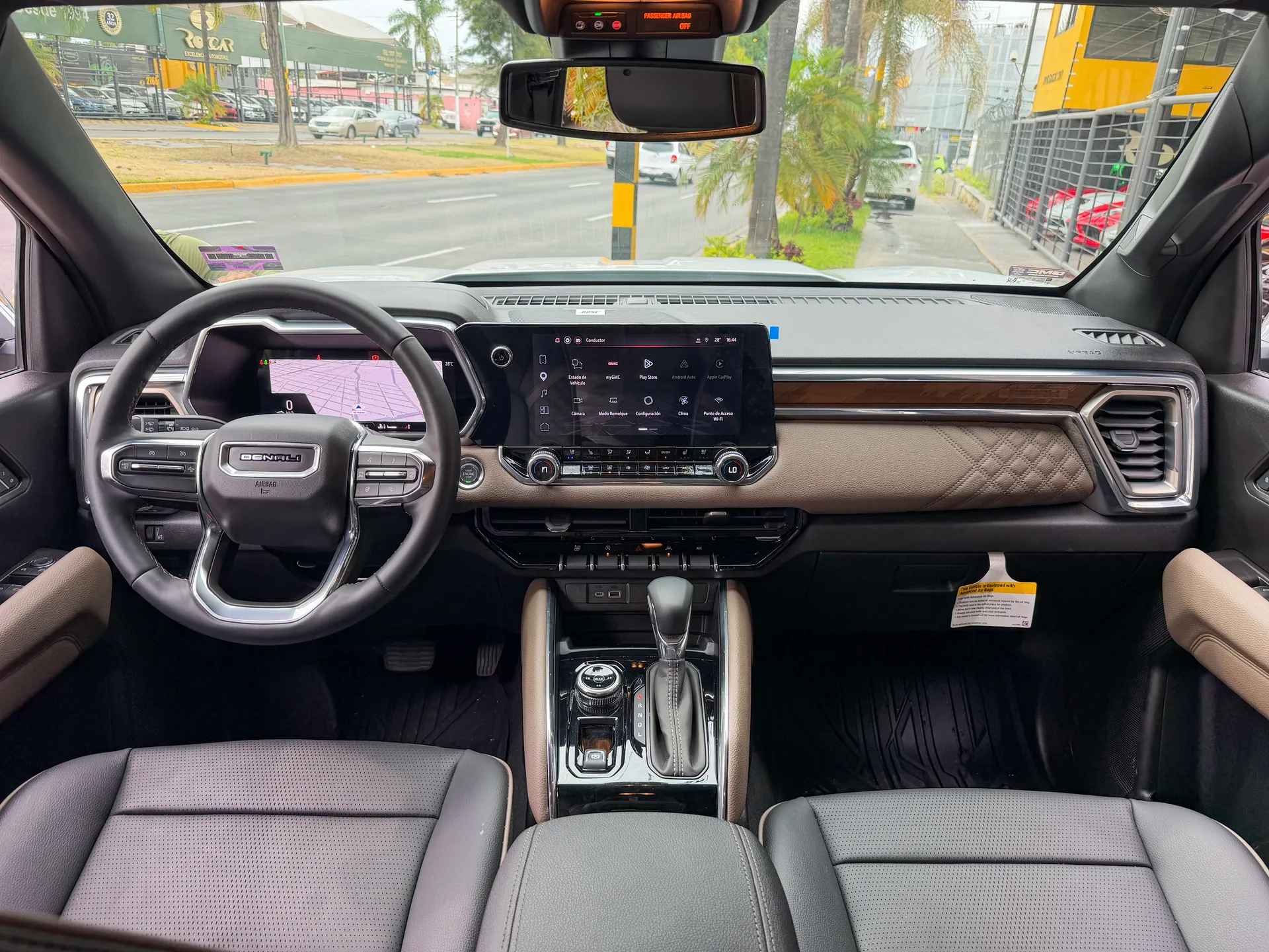Car image 10