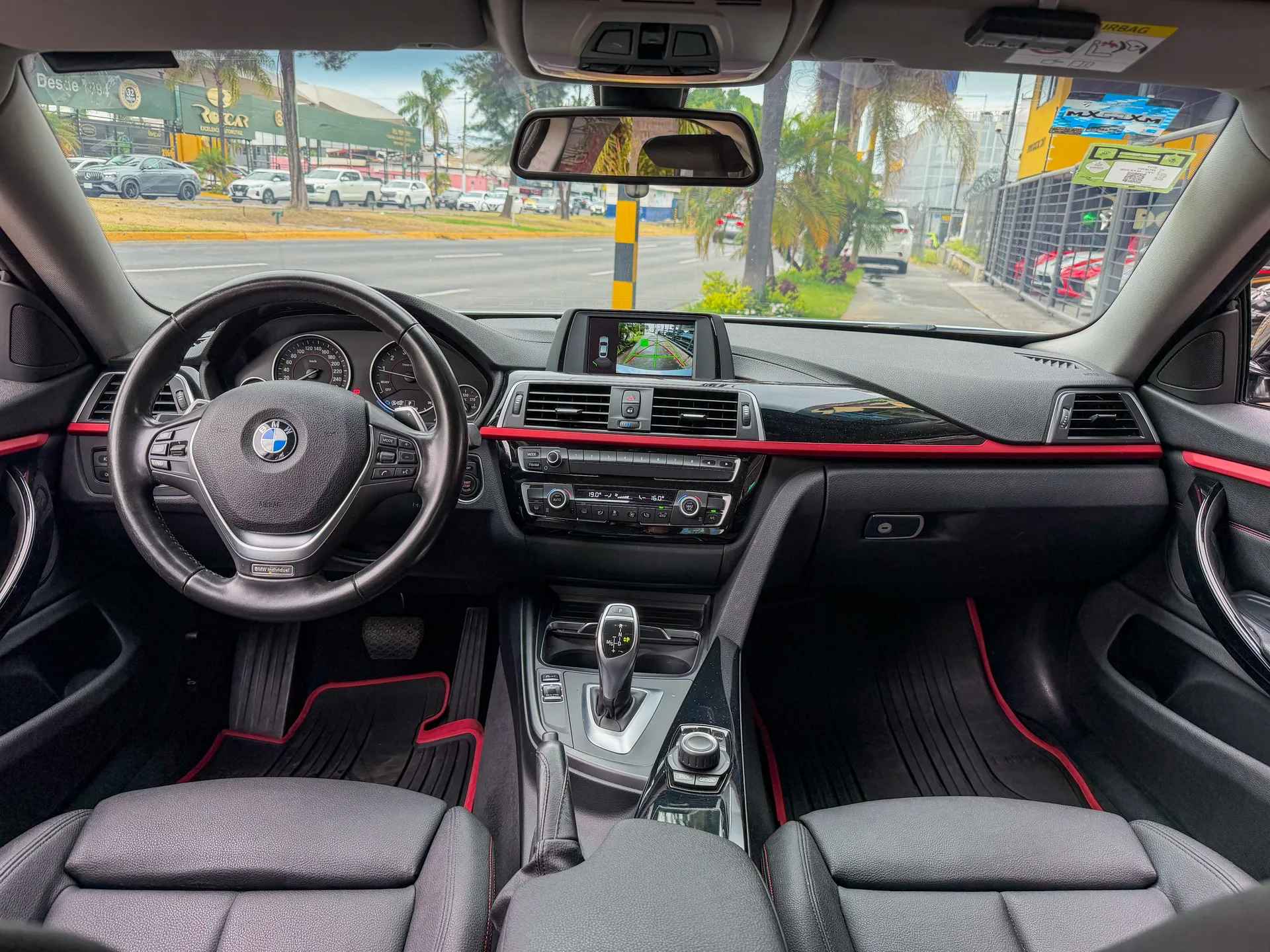 Car image 10