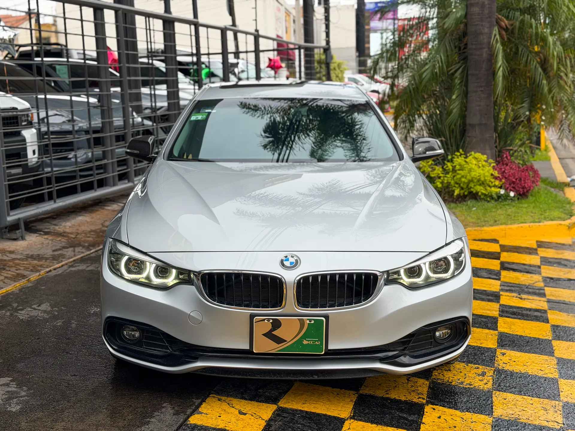 Car image 3
