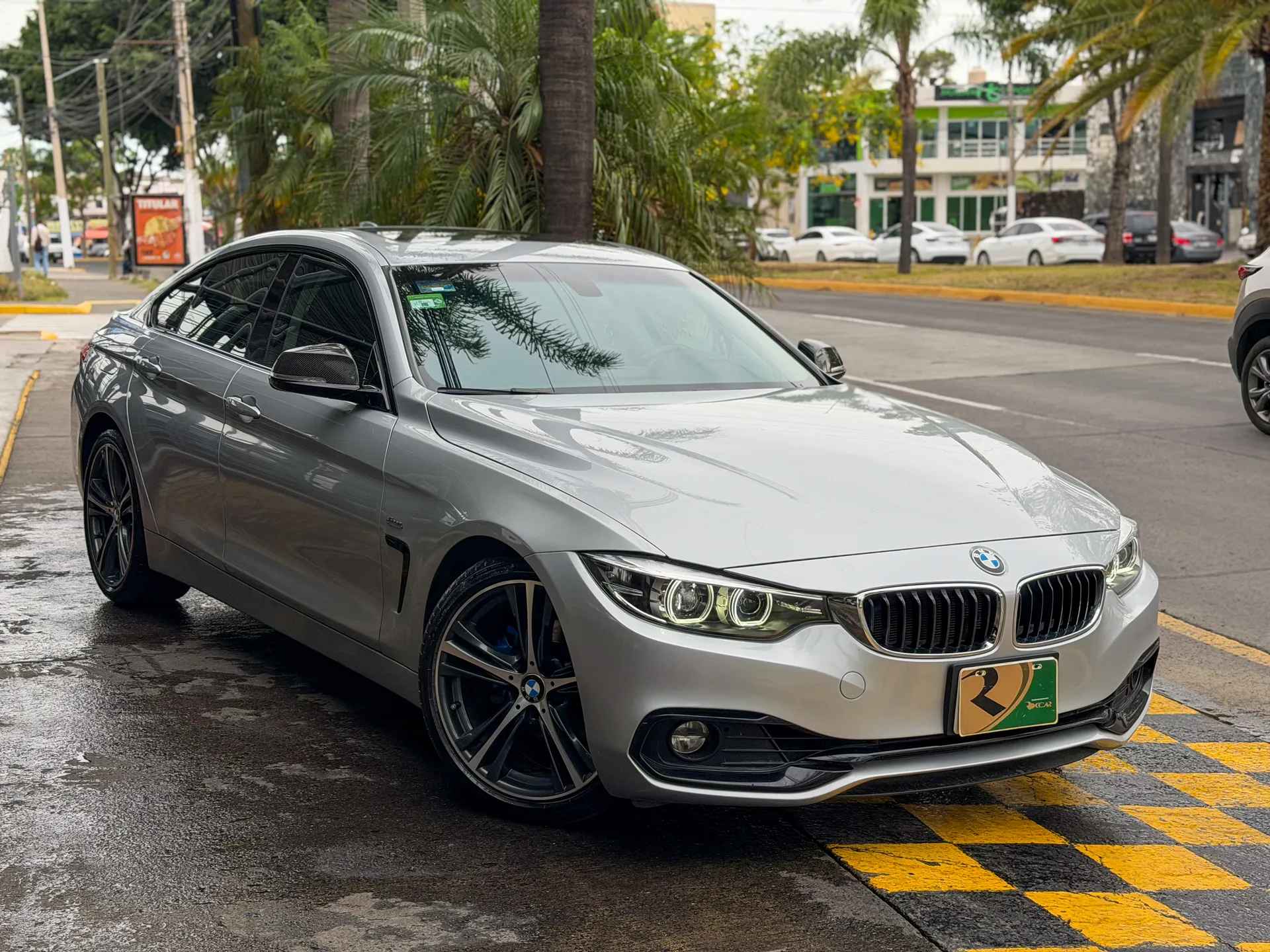 Car image 4
