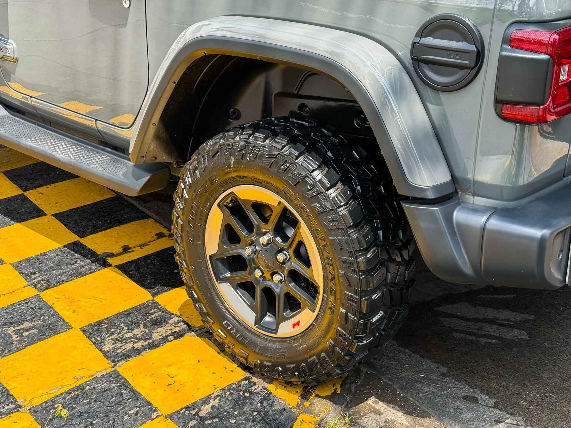 Car image 9