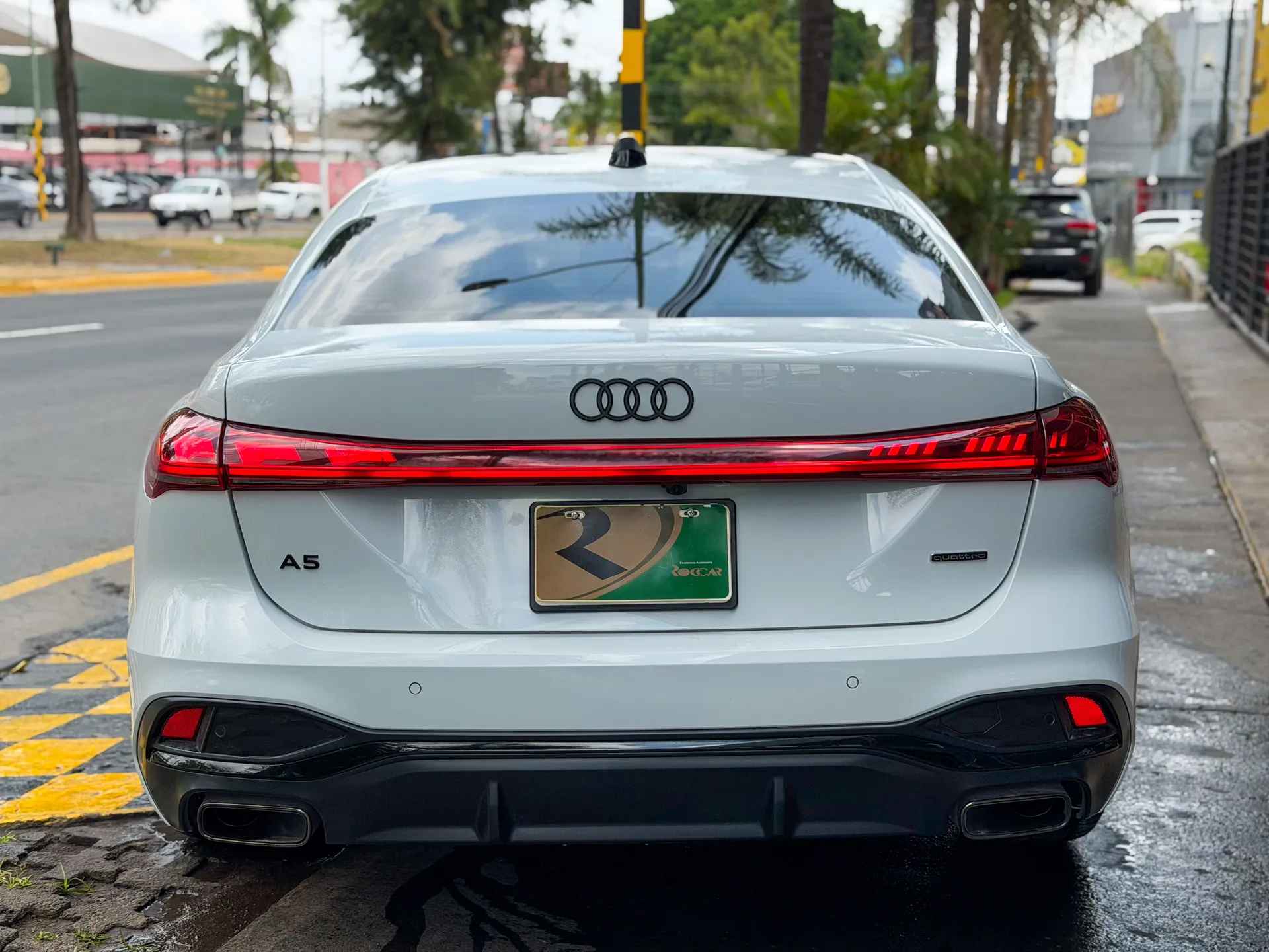 Car image 9