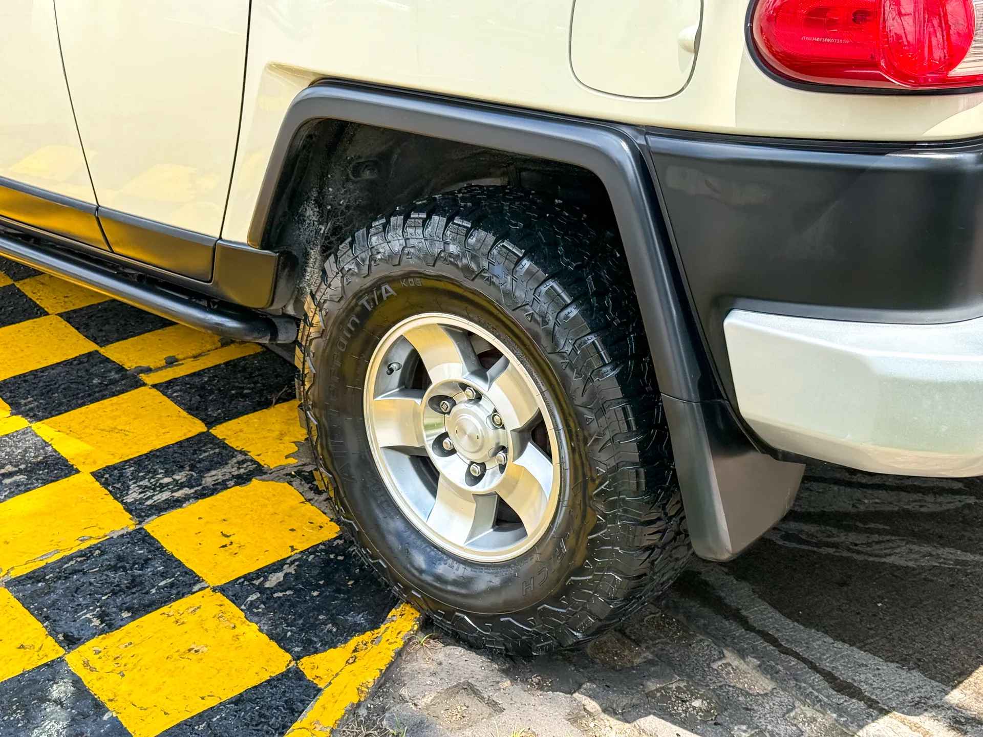 Car image 7