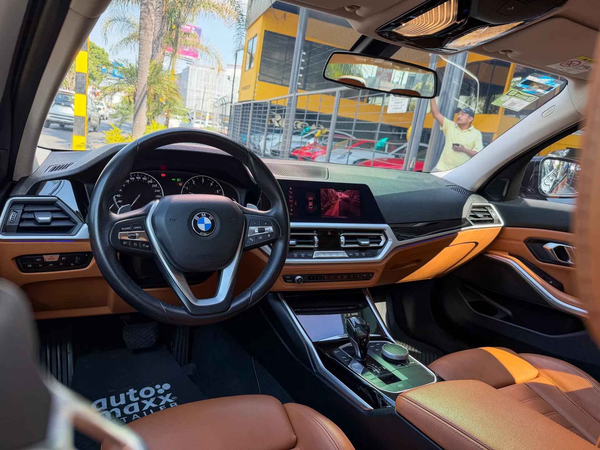 Car image 10