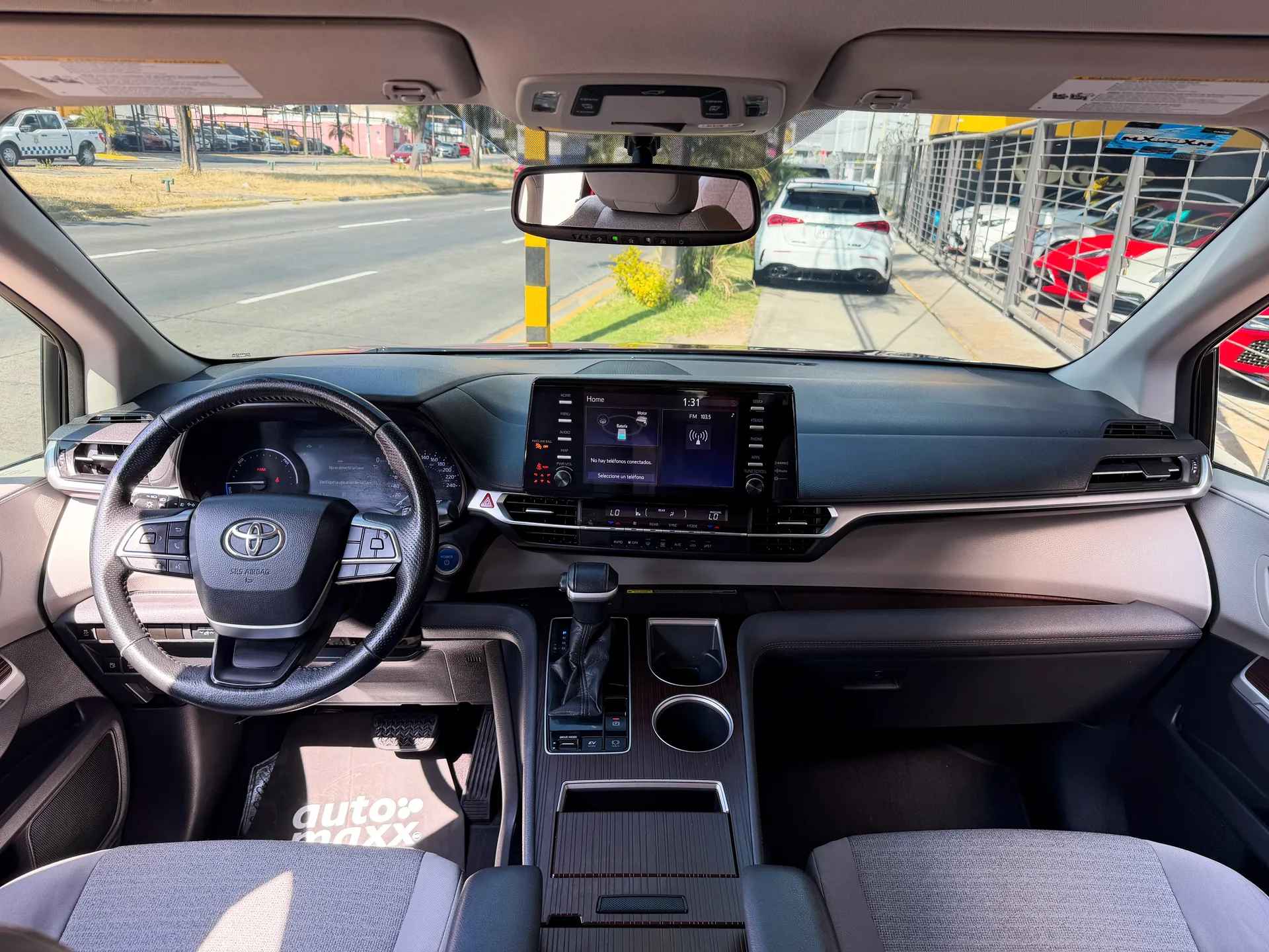Car image 11