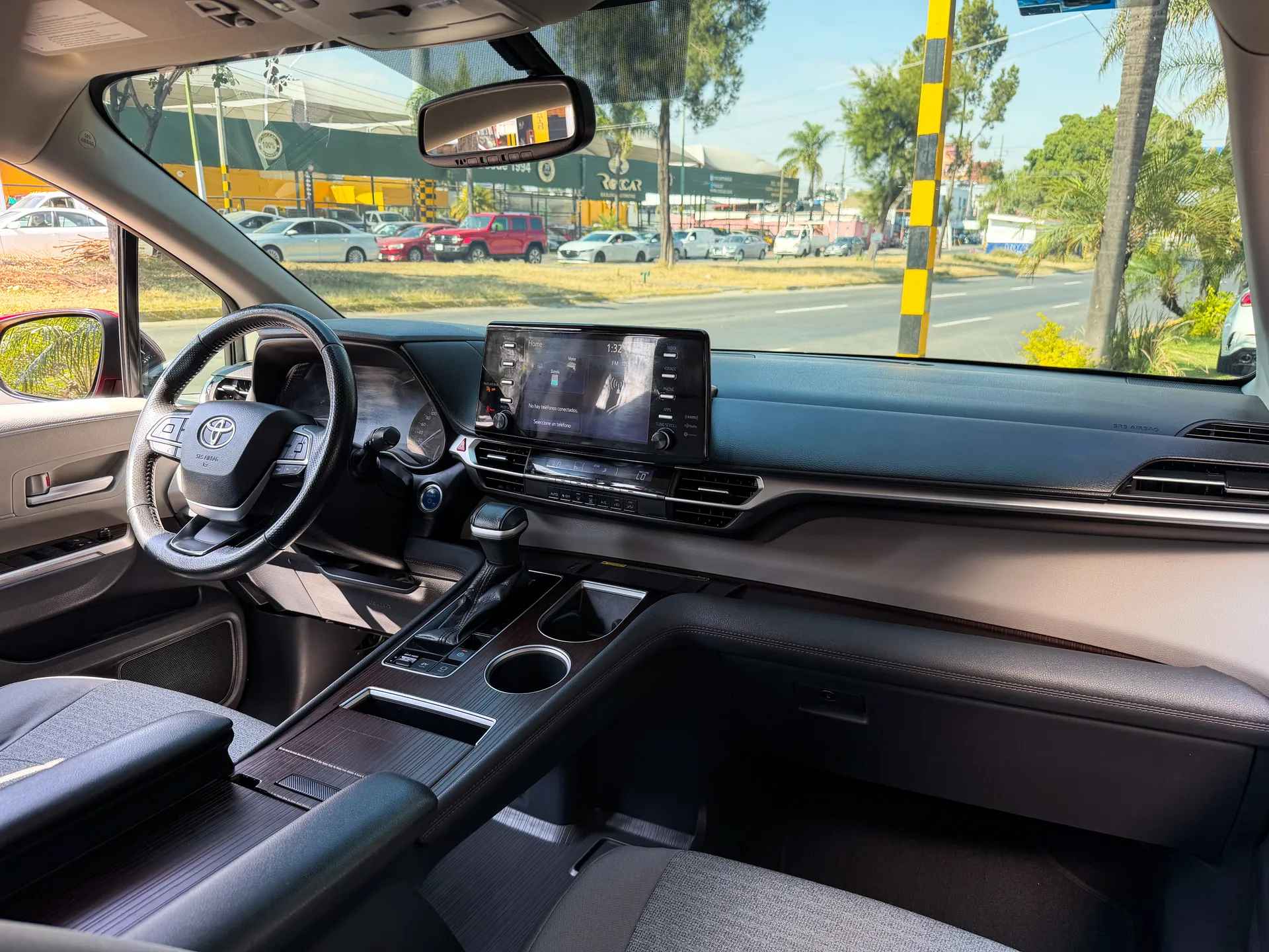 Car image 15