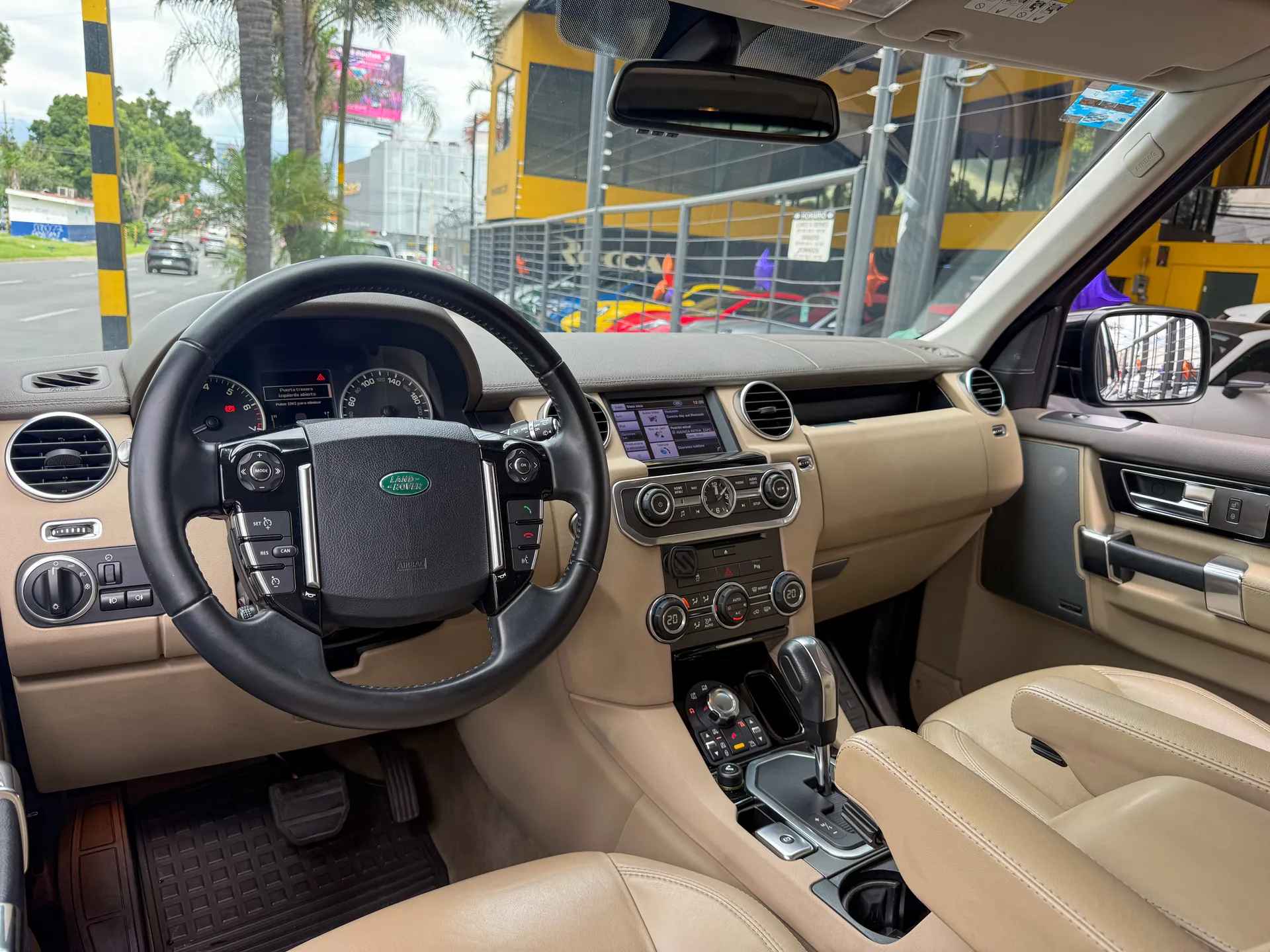 Car image 10