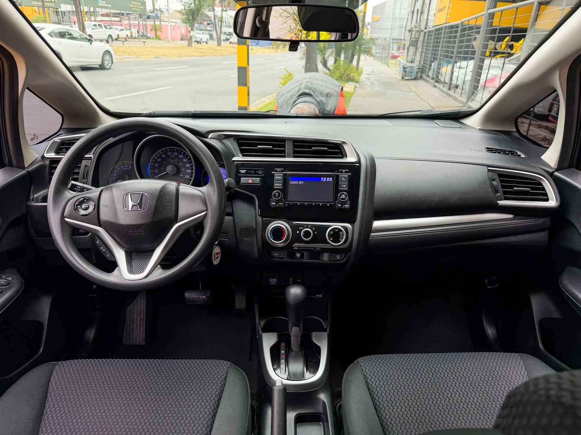 Car image 10