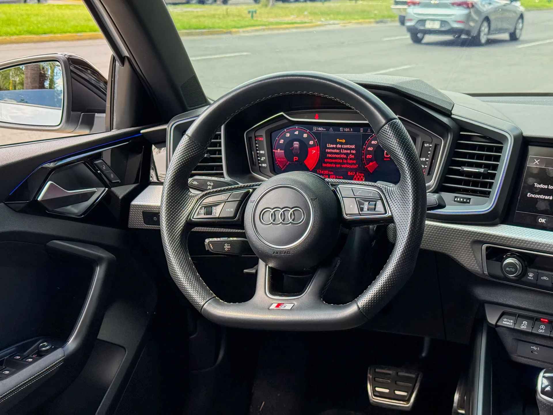 Car image 13