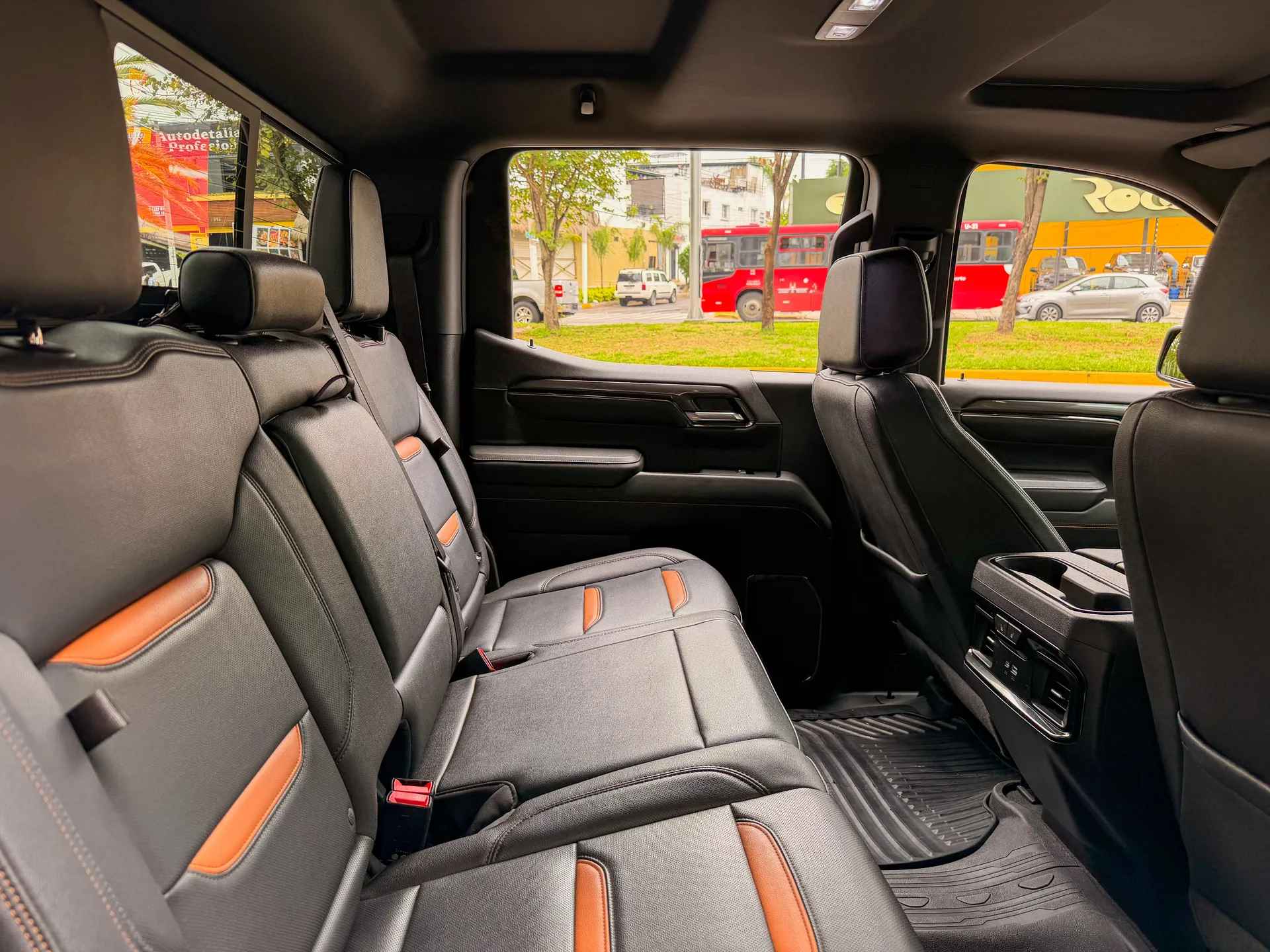Car image 18