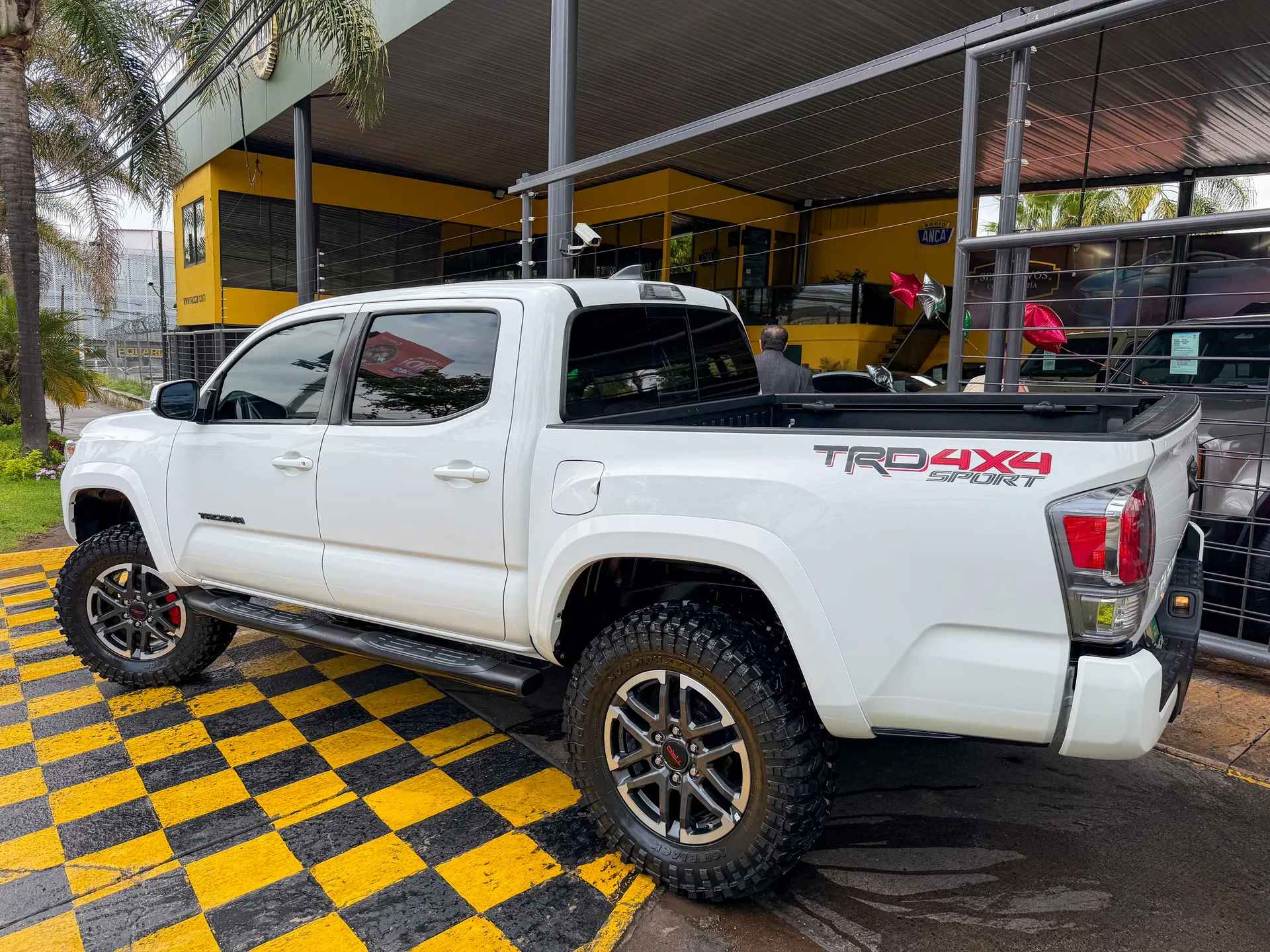 Car image 8